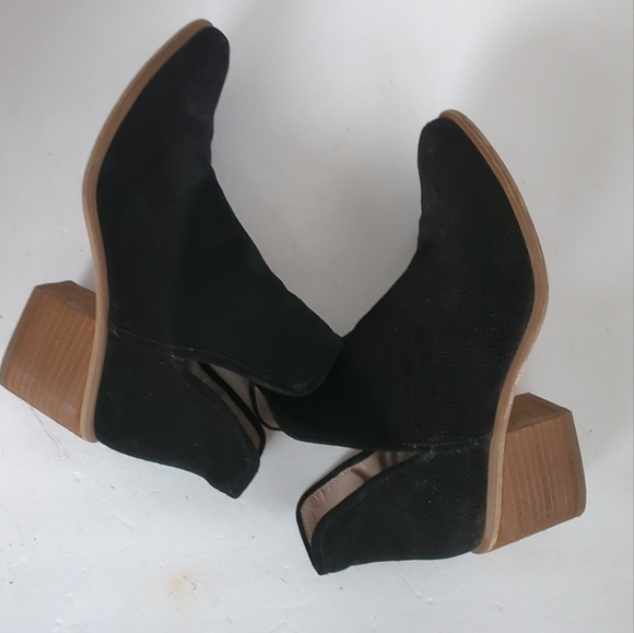 BP Leather Block Heel Ankle Bootie in Black Leather Boots size 8 Chunky Heel - Picture 8 of 12